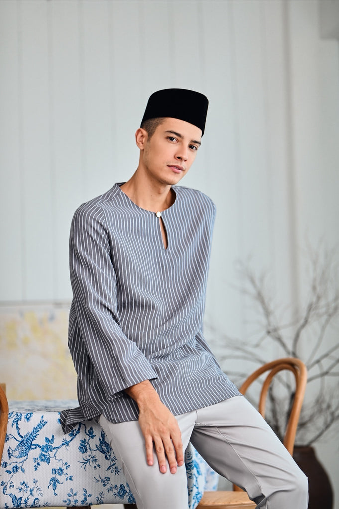 The Evergreen Men Pesak Kurta - Clay Stripe