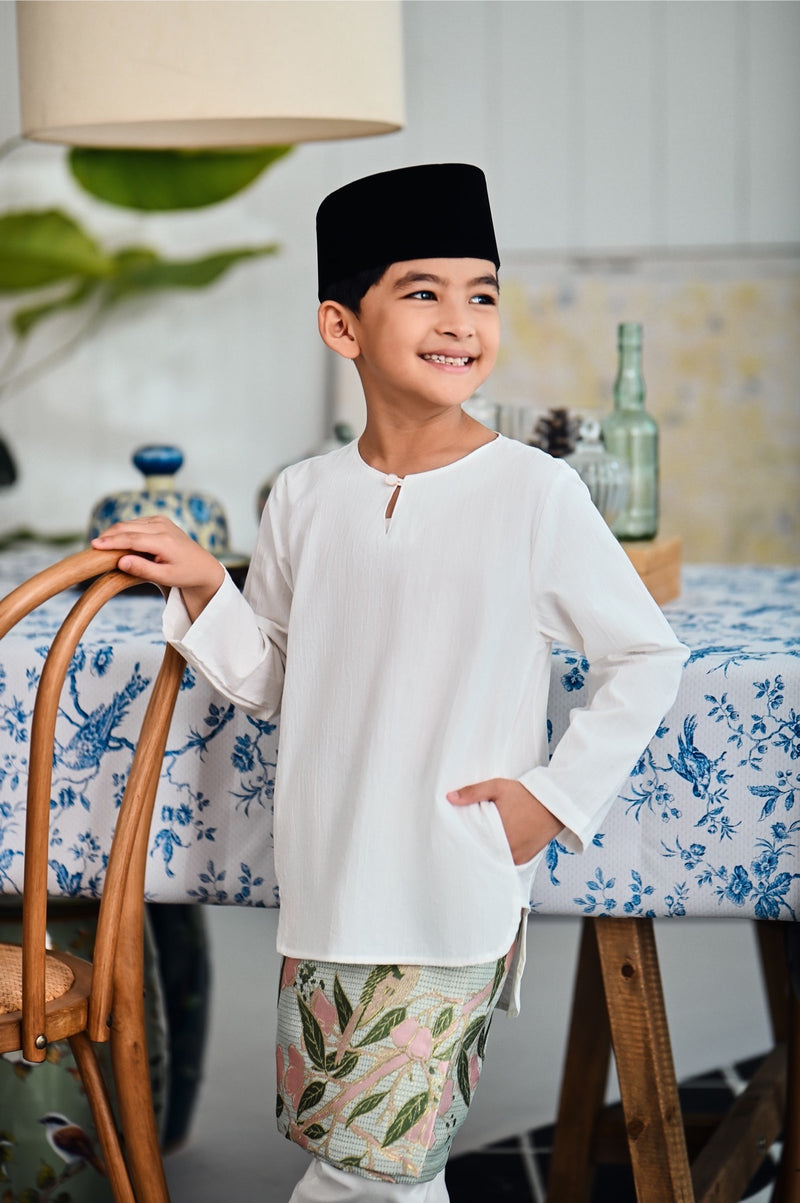 The Evergreen Pesak Kurta - White Jacquard
