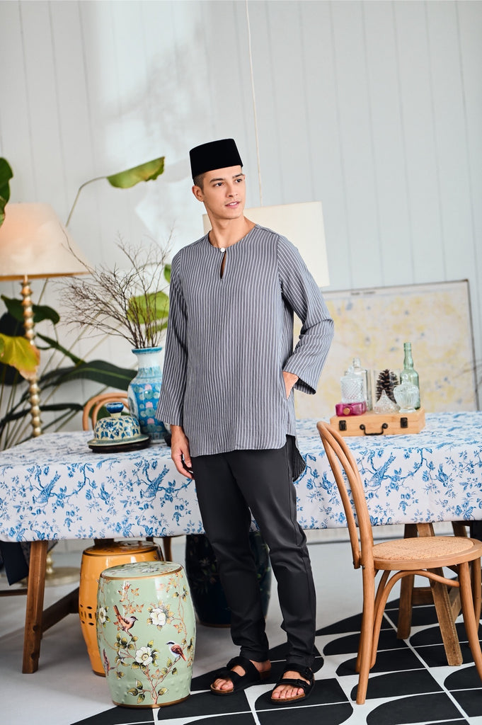 The Evergreen Men Pesak Kurta - Clay Stripe