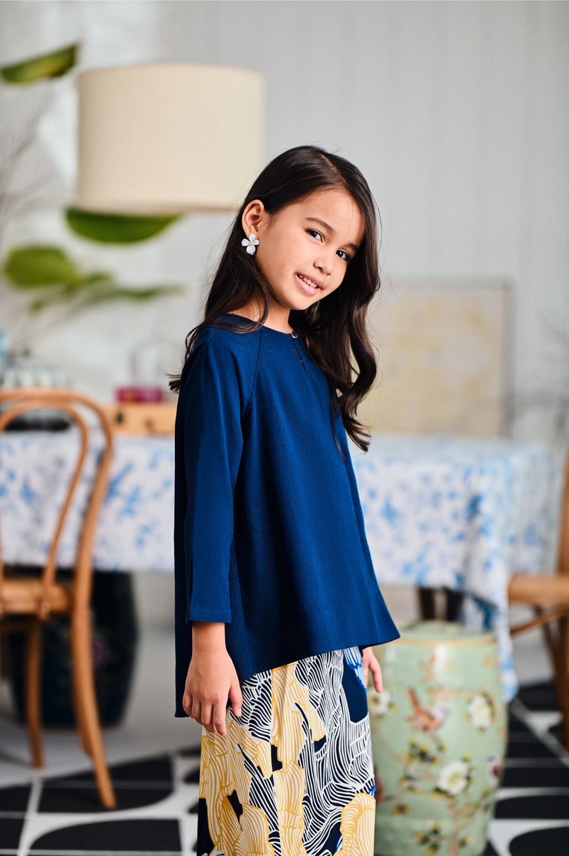 The Evergreen Grace Raglan Blouse - Navy