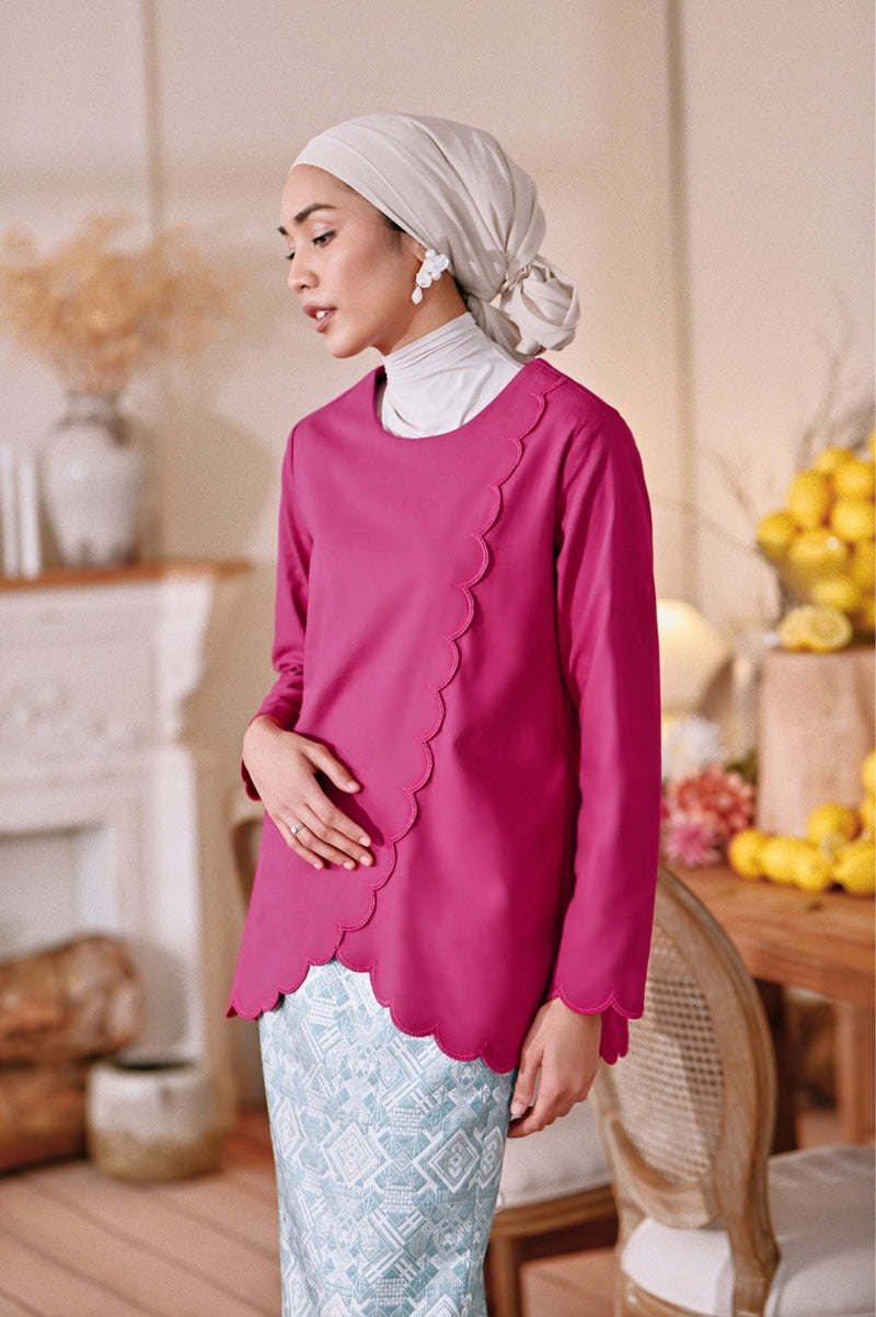 The Menuai Women Broderie Blouse - Fuchsia