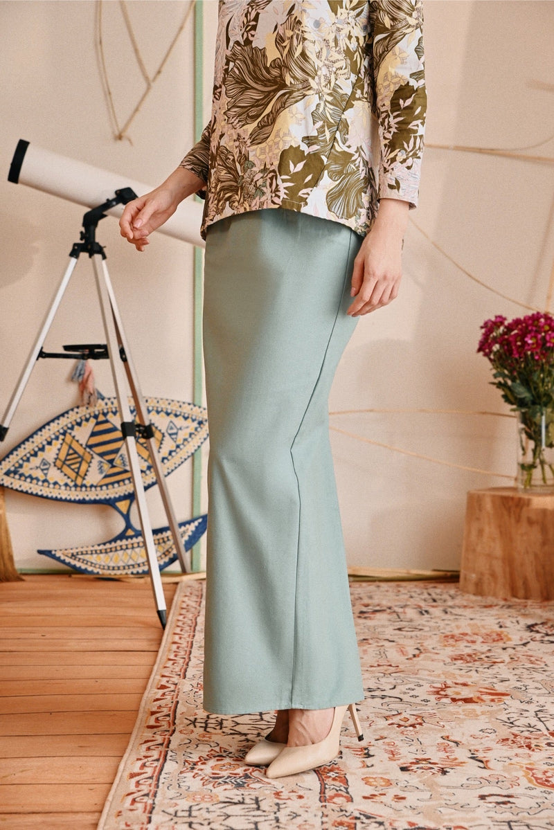 The Lembah Women Slim Skirt - Vegan Green