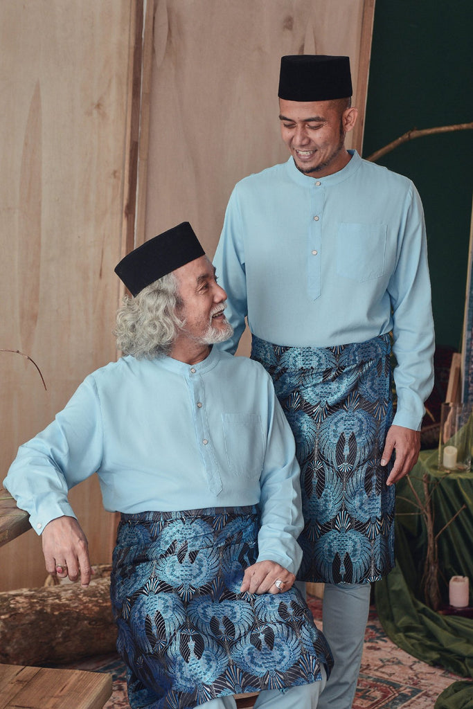sedondon keluarga baju melayu biru