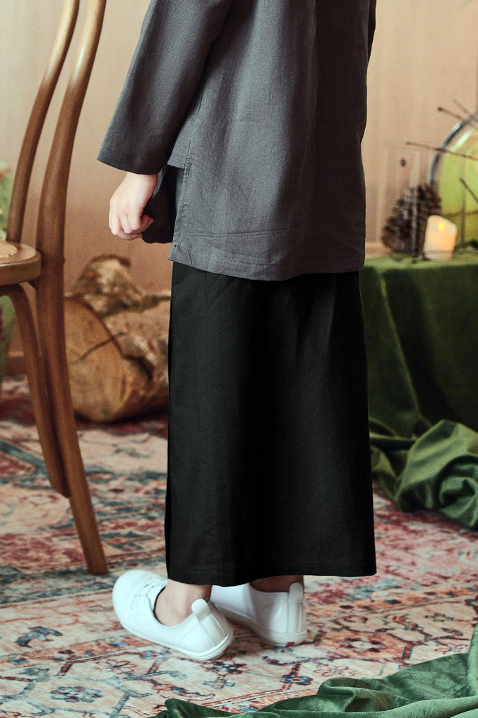 plain black skirt