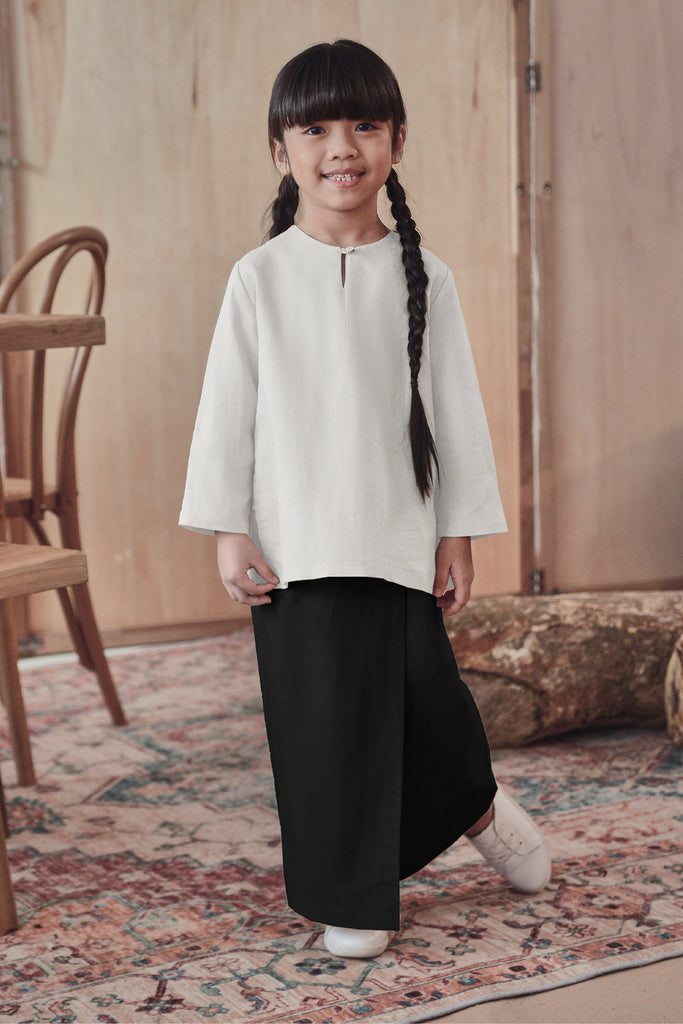 The Legend Overlay Skirt - Black