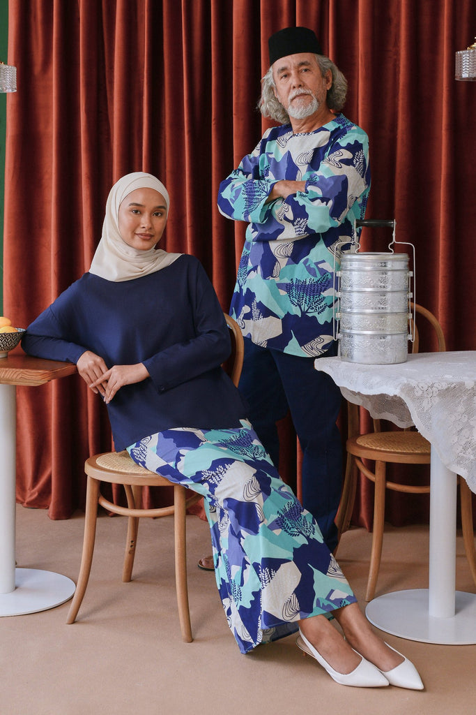 The Sungai Women Tropika Blouse - Navy Blue