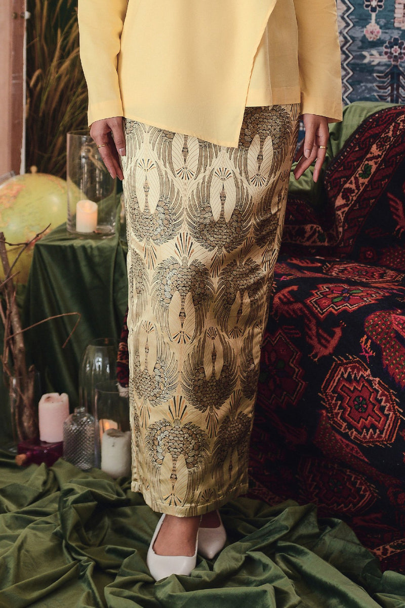 kain jacquard keemasan
