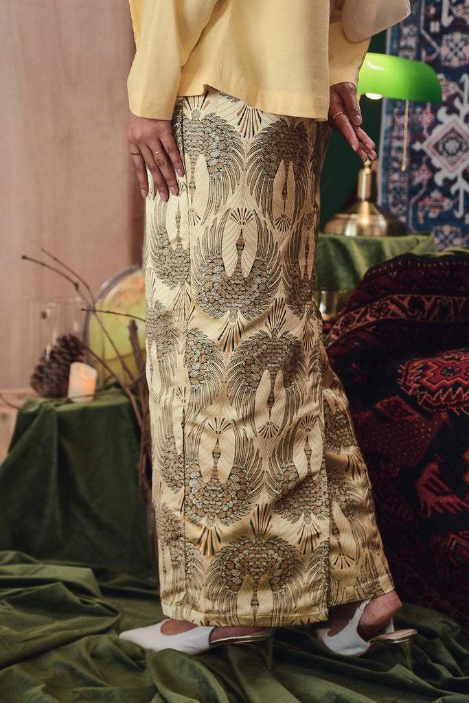 kain belah belakang jenis jacquard