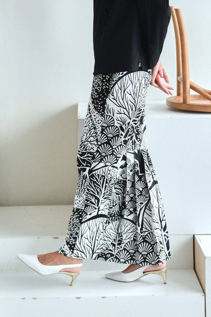 The Sungai Women Pleated Back Skirt - Timah