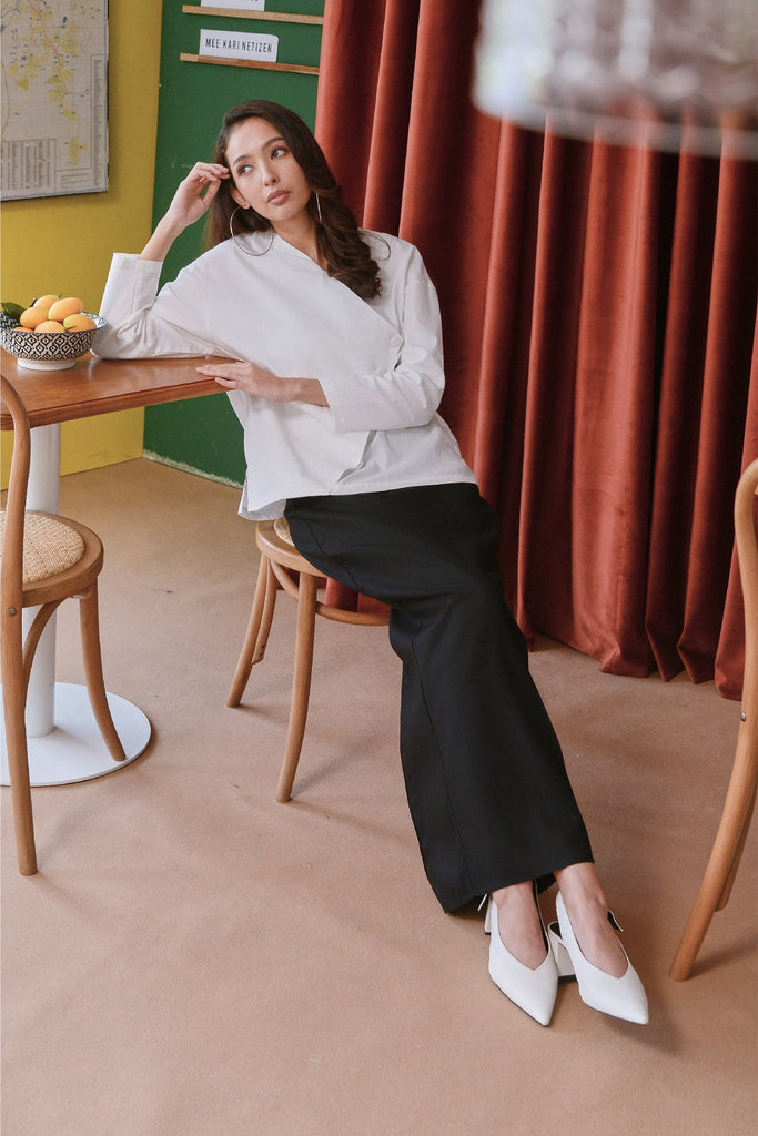 The Sungai Women Pleated Back Skirt - Black