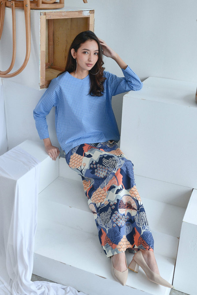 The Sungai Women Tropika Blouse - Sky Checked