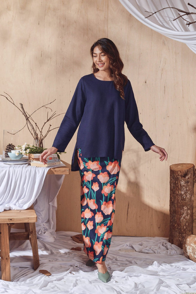 Printed Folded Skirt with Simple blouse