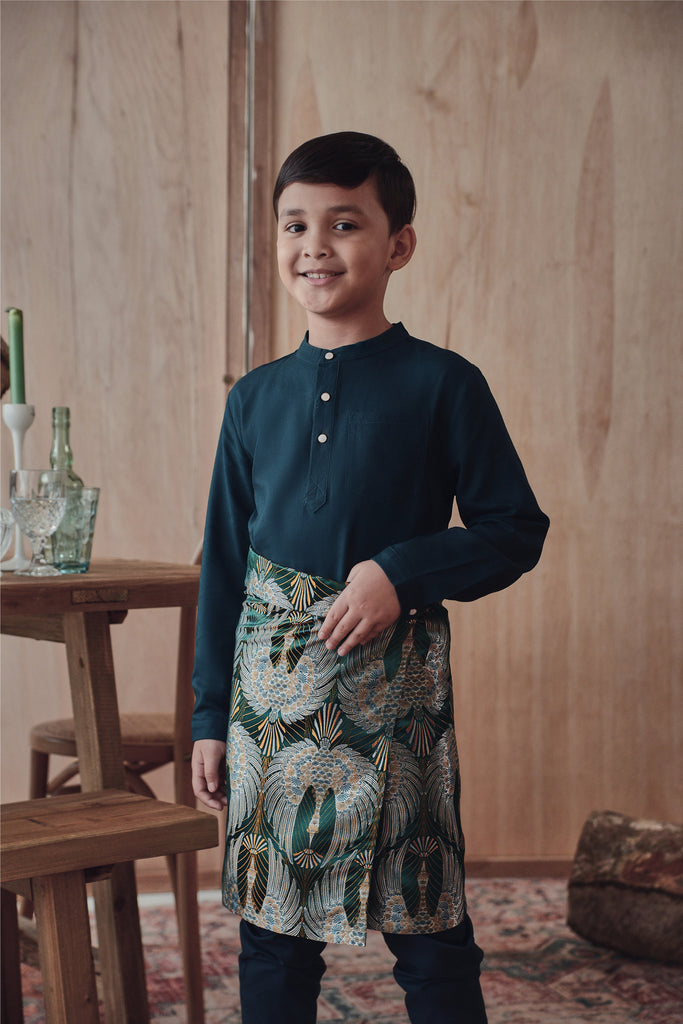 baju melayu hijau dengan butang