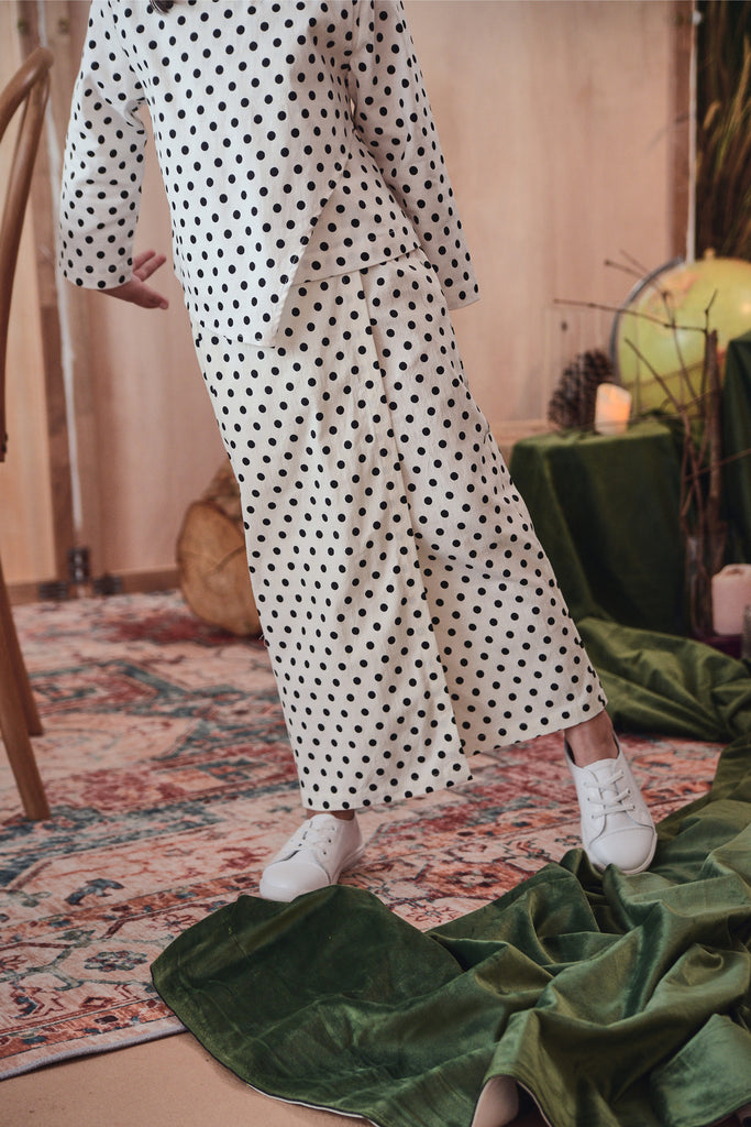 kain selisih corak polka dot