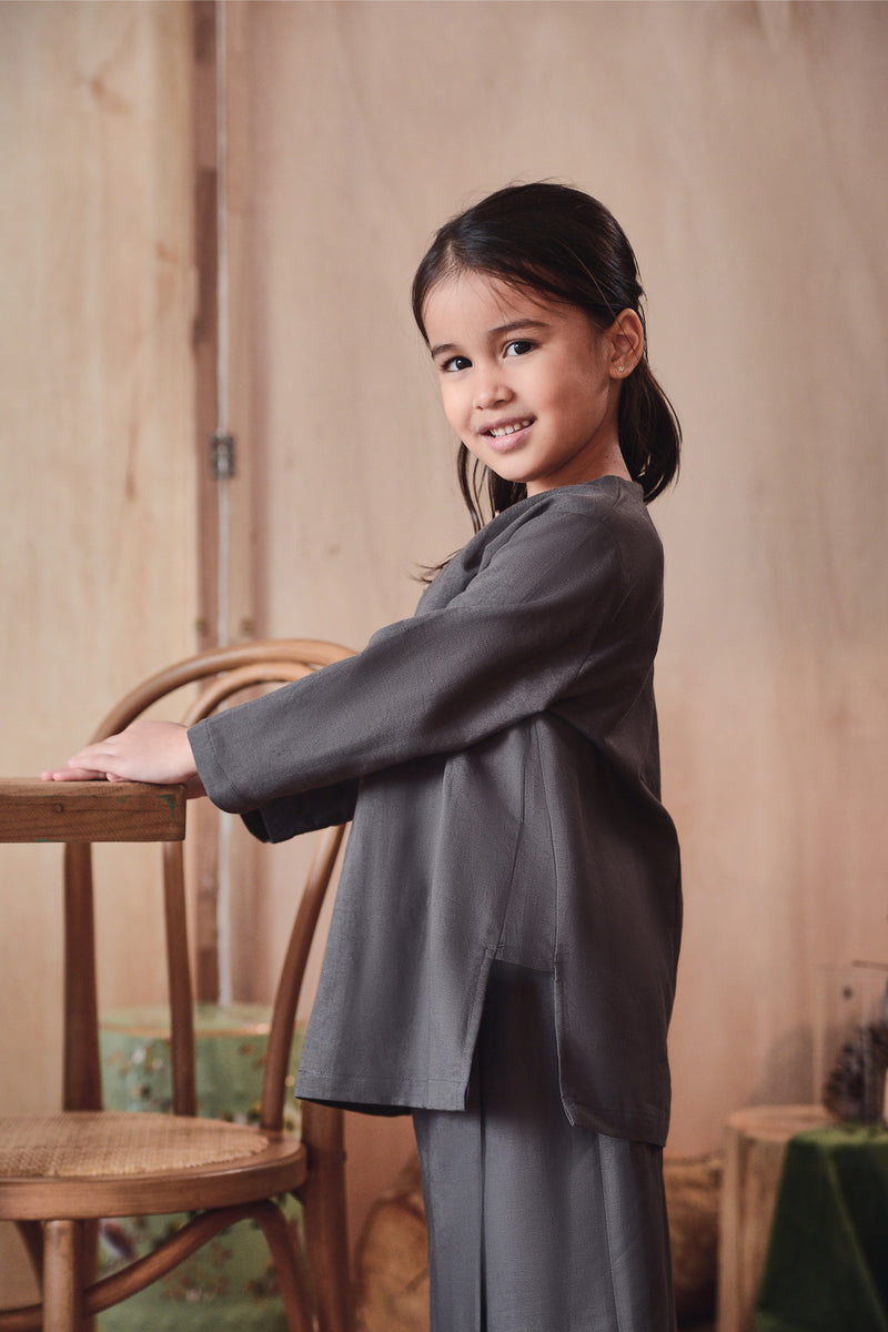 baju kurung budak perempuan kelabu