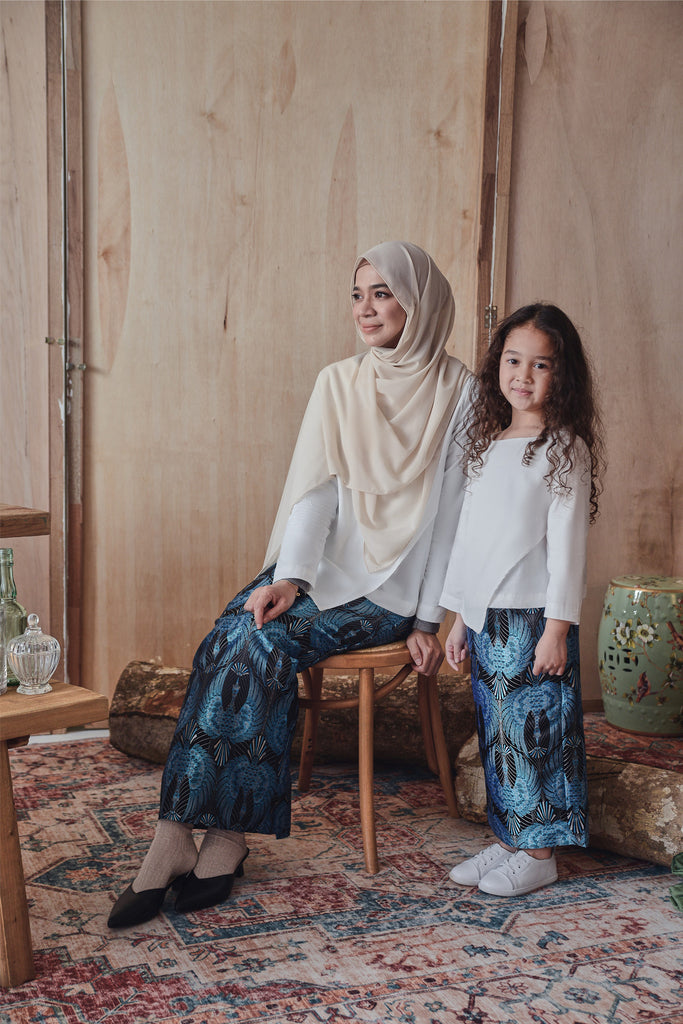 koleksi sedondon ibu dan anak kain jacquard biru hitam