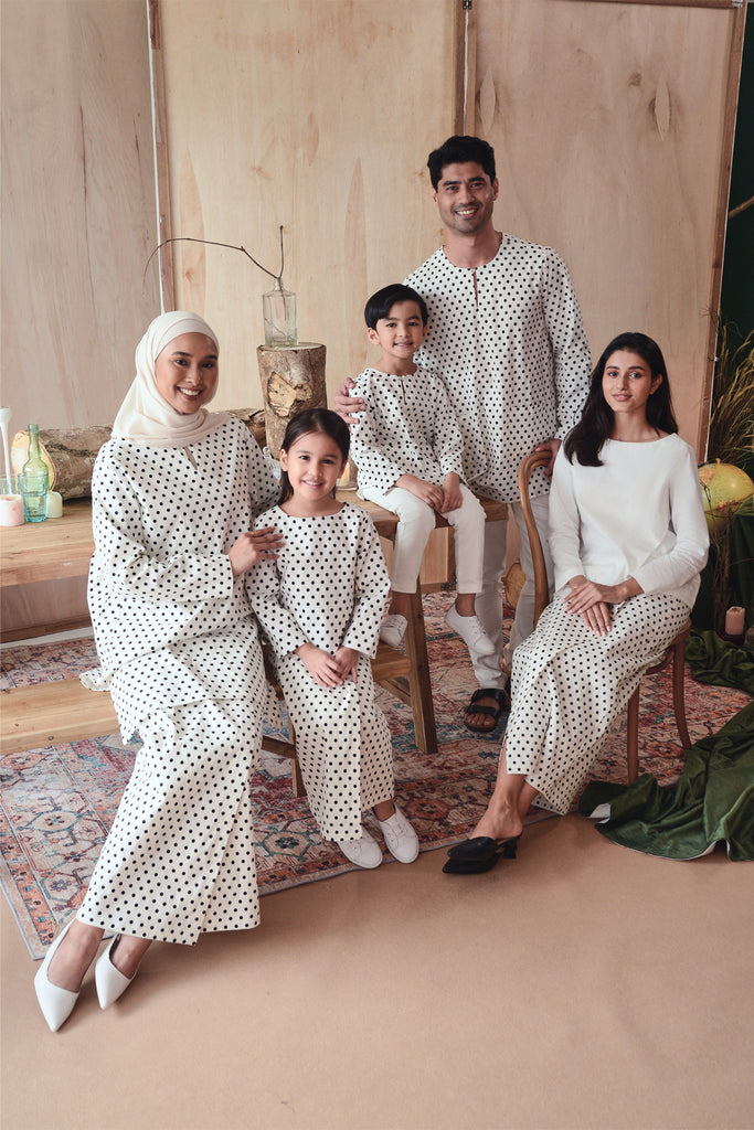 set baju raya keluarga hitam putih