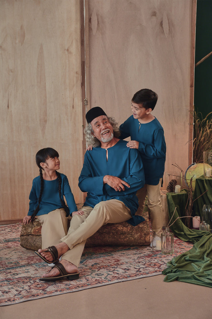 set bapa dan anak baju raya biru