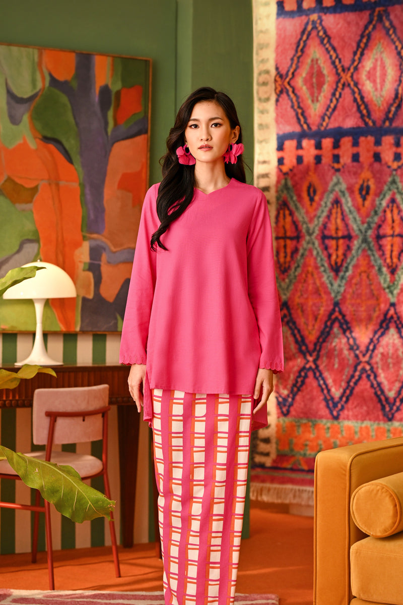 The Rasa Cinta Women Wavy Kurung Top - Fuchsia Pink