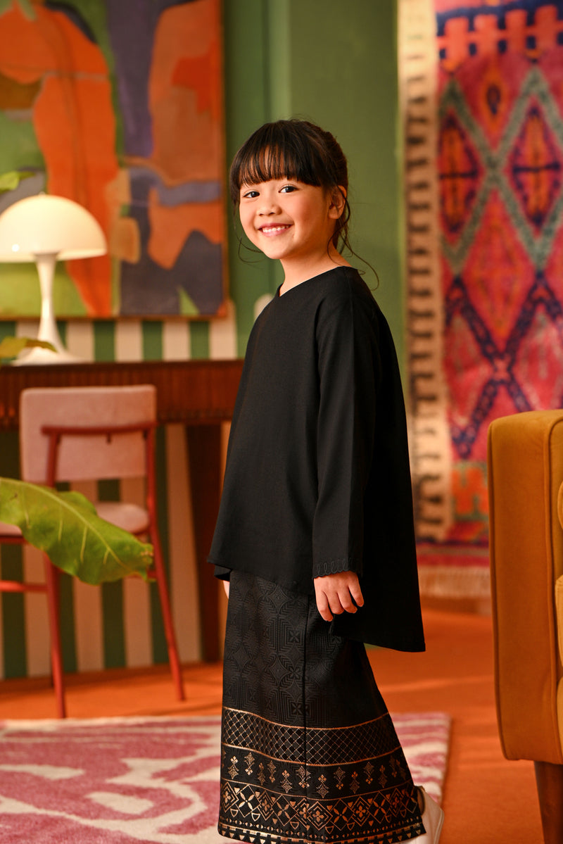 The Rasa Cinta Wavy Kurung Top - Black