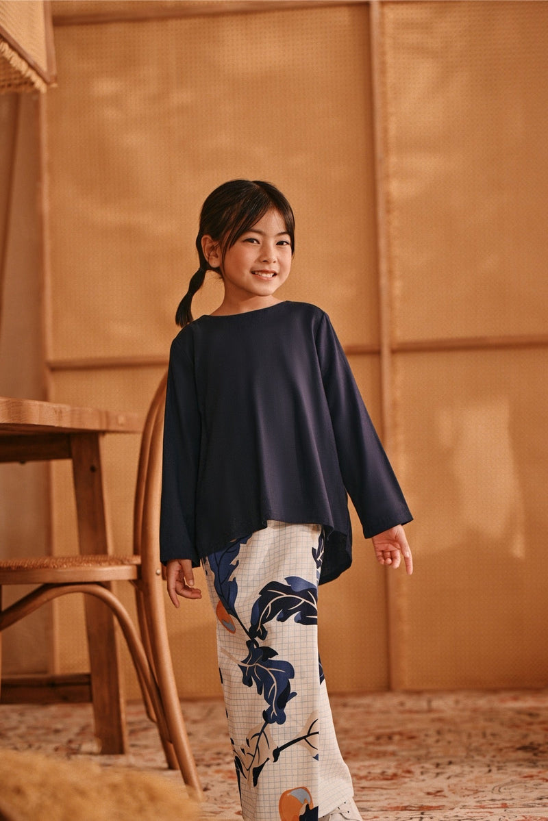 The Nest Back Pleated Blouse - Navy Blue