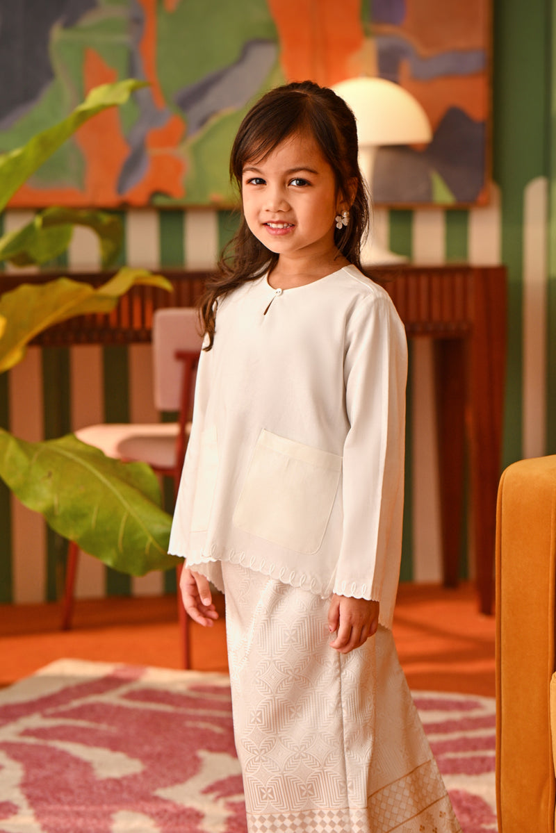 The Rasa Cinta Wavy Blouse - White