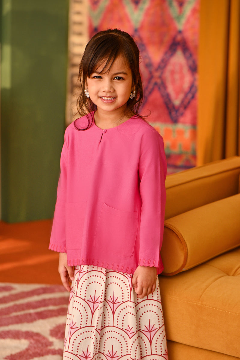 The Rasa Cinta Wavy Blouse - Fuchsia Pink