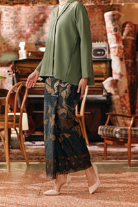 The Akar Kita Women Jacquard Skirt - Emerald Glow