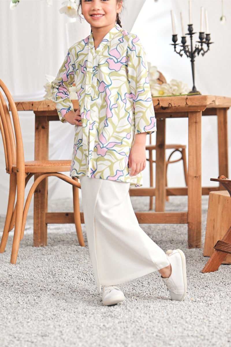 The Mimpian Buttons Skirt - White