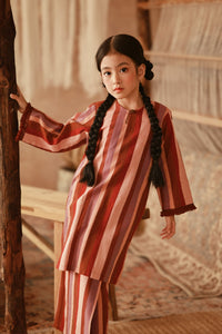 The Asal Kita Pesak Kurung Top - Rouge Prestige