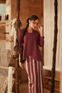 The Asal Kita Women Embellish Kebaya Top - Rumba Red