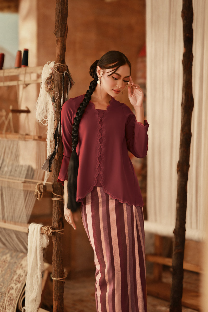 The Asal Kita Women Embellish Kebaya Top - Rumba Red