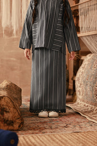 The Asal Kita Lace Skirt - Grislyn