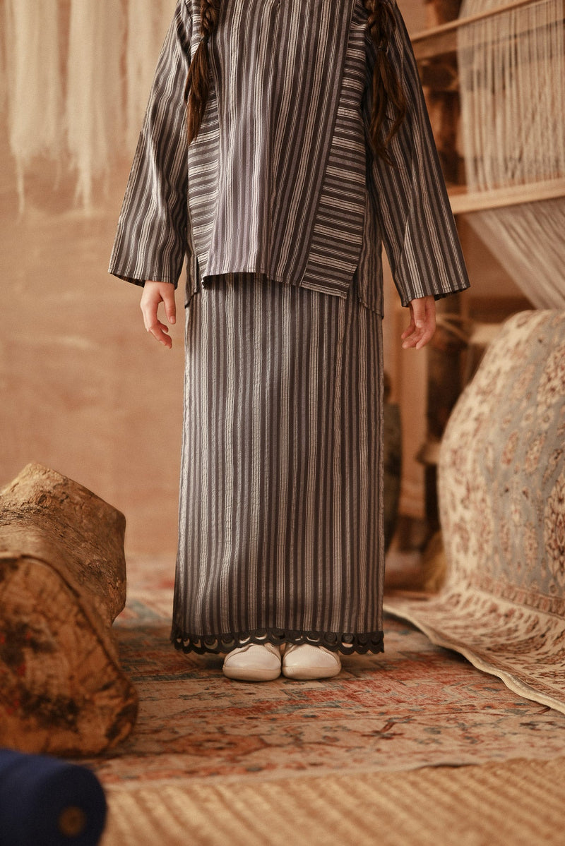 The Asal Kita Lace Skirt - Grislyn