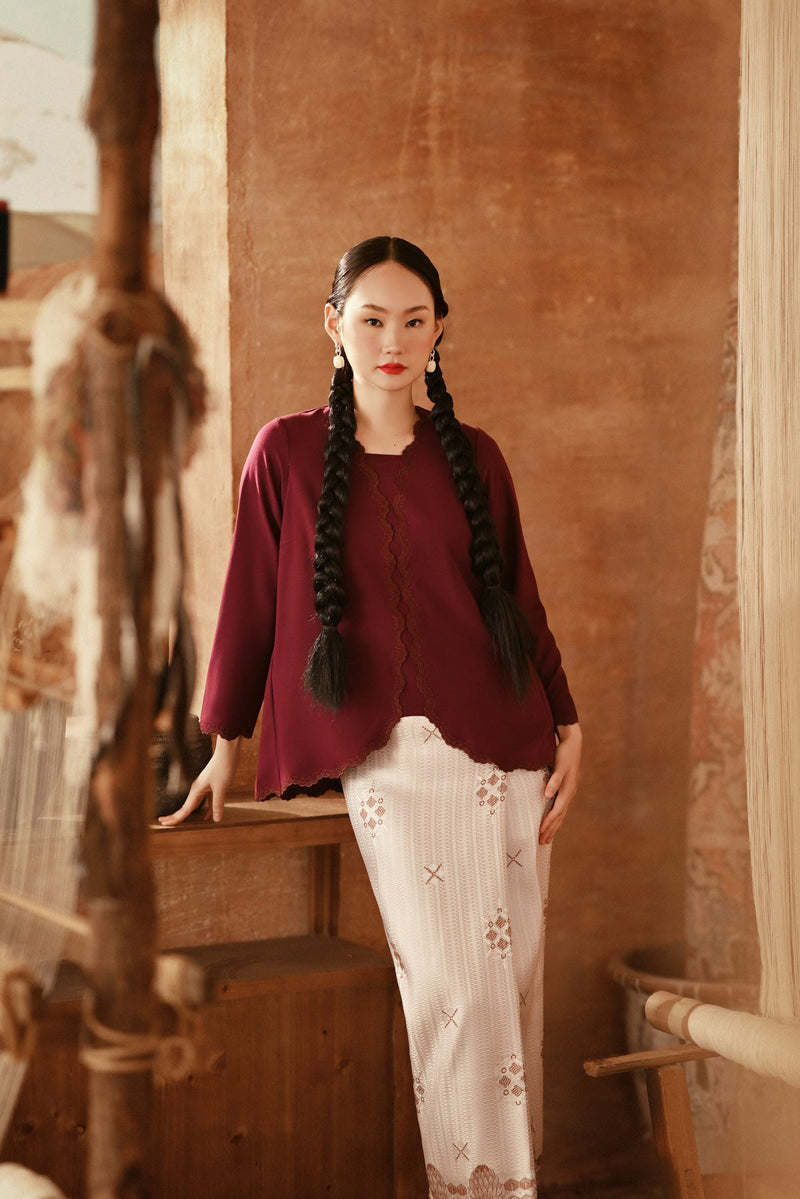 The Asal Kita Women Embellish Kebaya Top - Purple Manggis