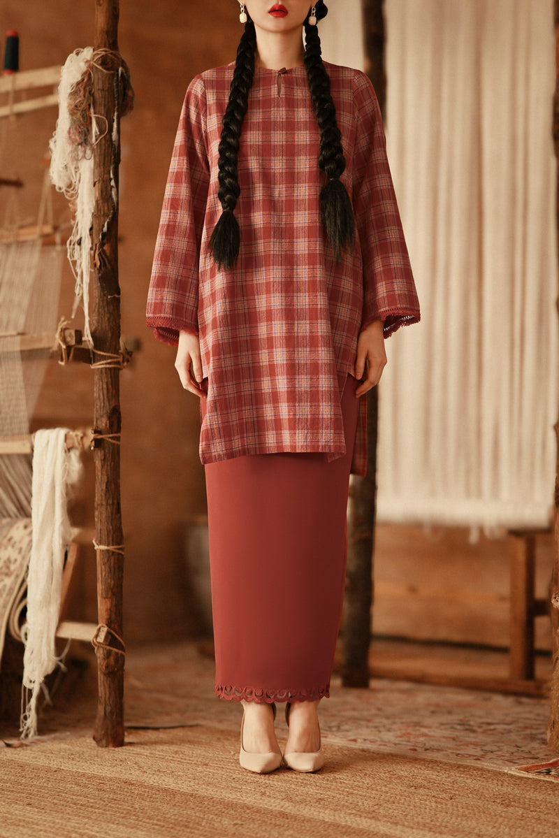 The Asal Kita Women Lace Skirt - Spice Red