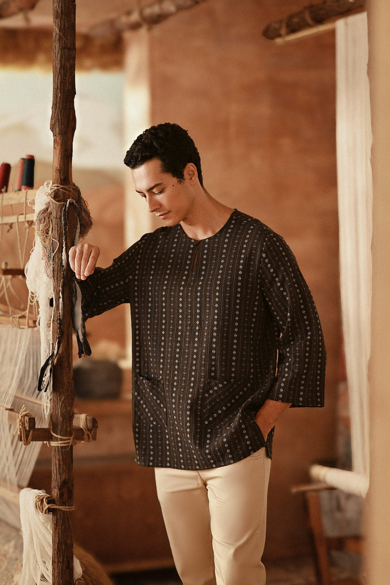 The Asal Kita Men 3/4 Sleeve Kurta - Whisper Line