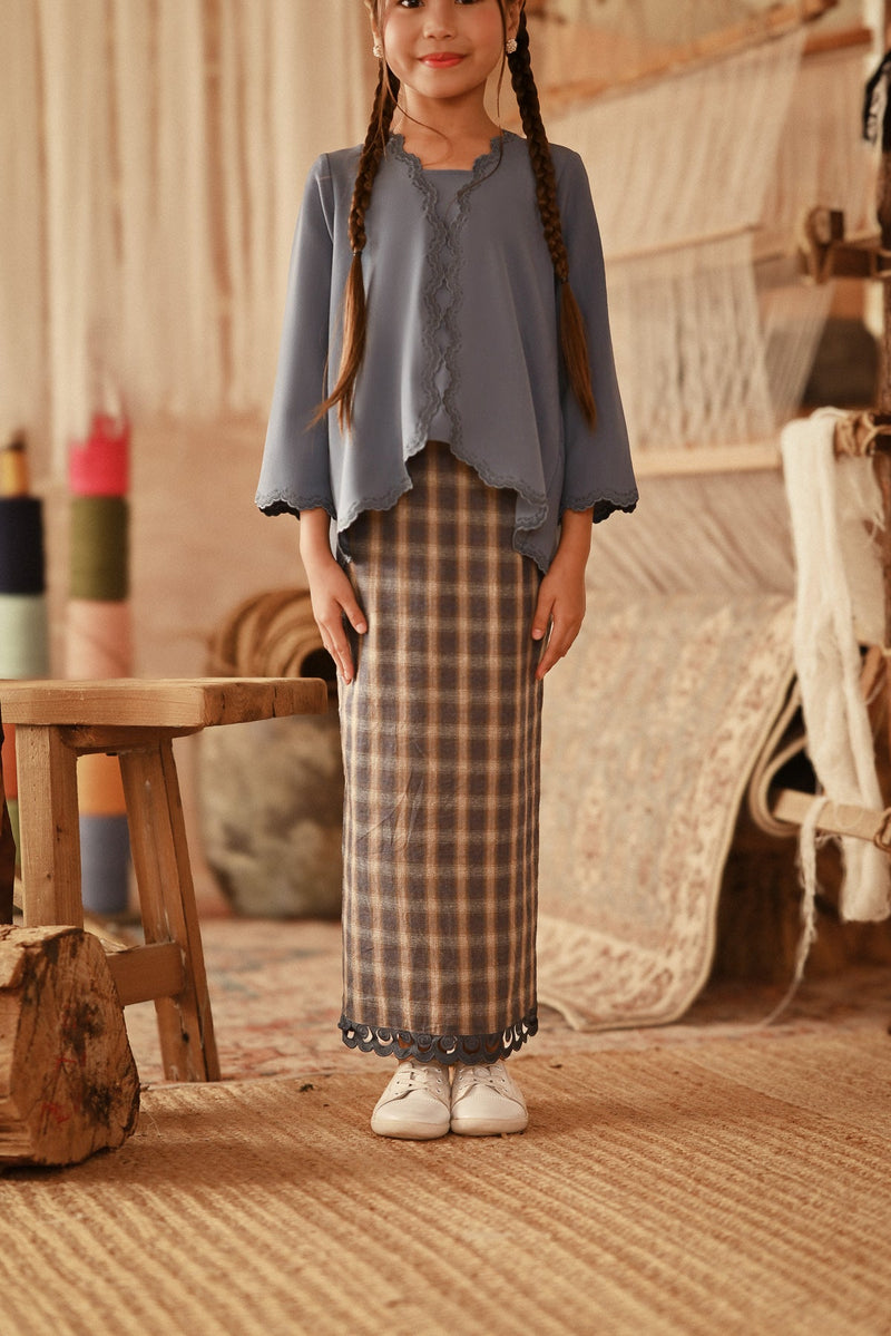 The Asal Kita Lace Skirt - Stone Canvas