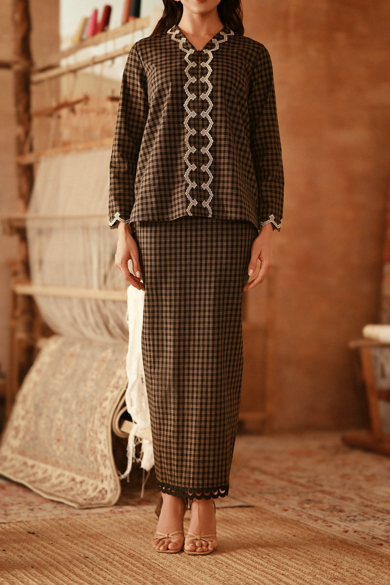 The Asal Kita Women Lace Skirt - Gothic