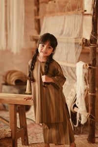 The Asal Kita Pesak Kurung Top - Forest Wideframe