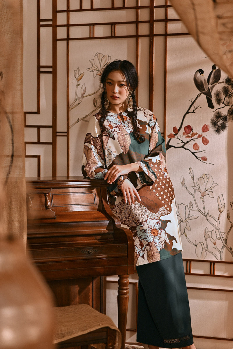 The Hariri Women Pesak Kurung Top - Amazon