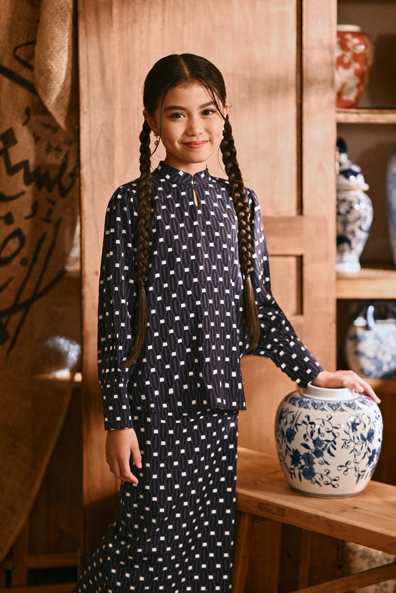 The Hariri Mandarin Collar Blouse - Seloka