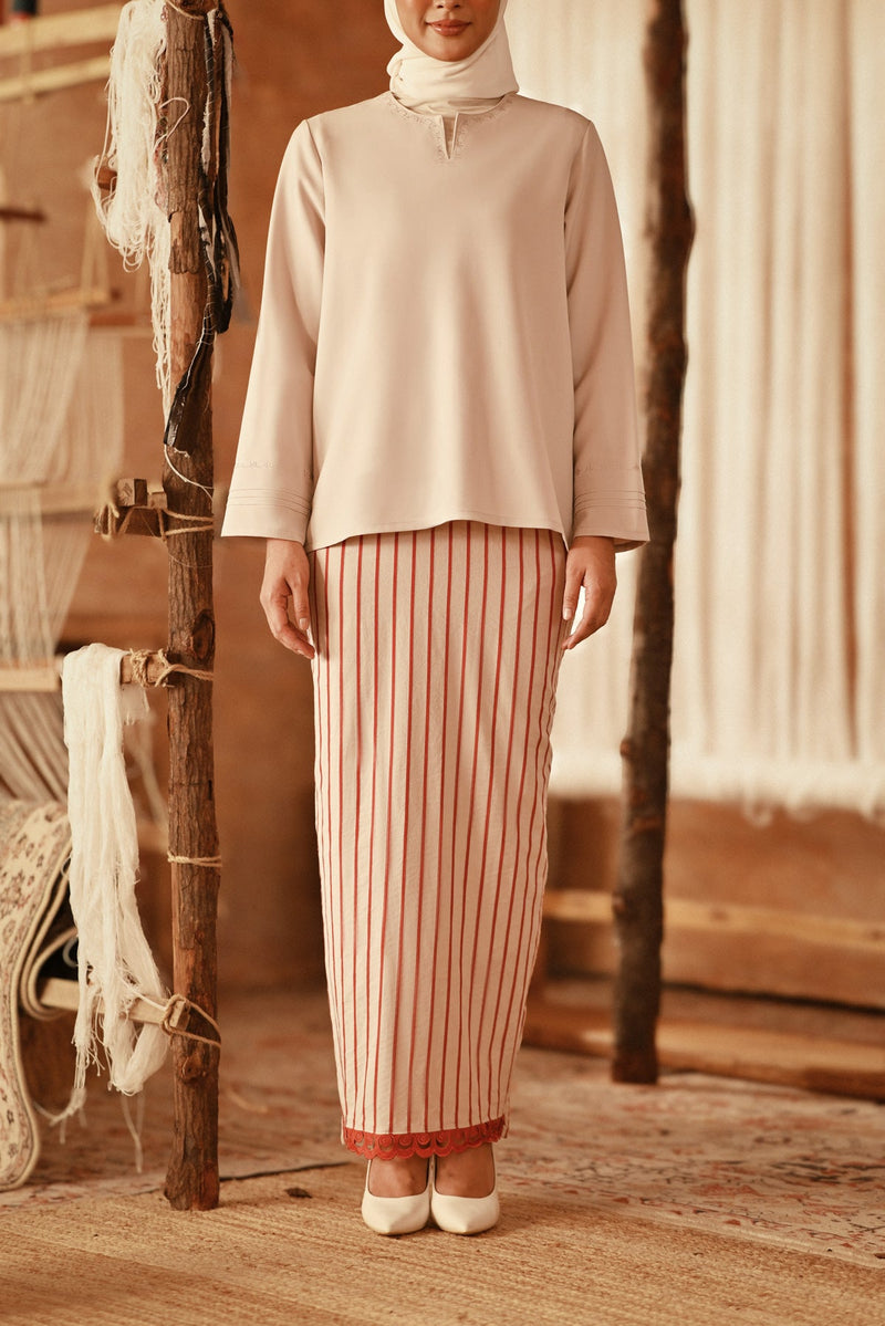 The Asal Kita Women Lace Skirt - Peanut Regal