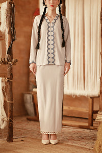 The Asal Kita Women Lace Skirt - Aureline