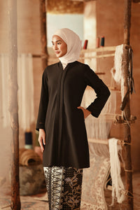 The Asal Kita Women Kebarung Top - Black