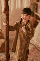 The Asal Kita Pesak Kurung Top - Forest Wideframe