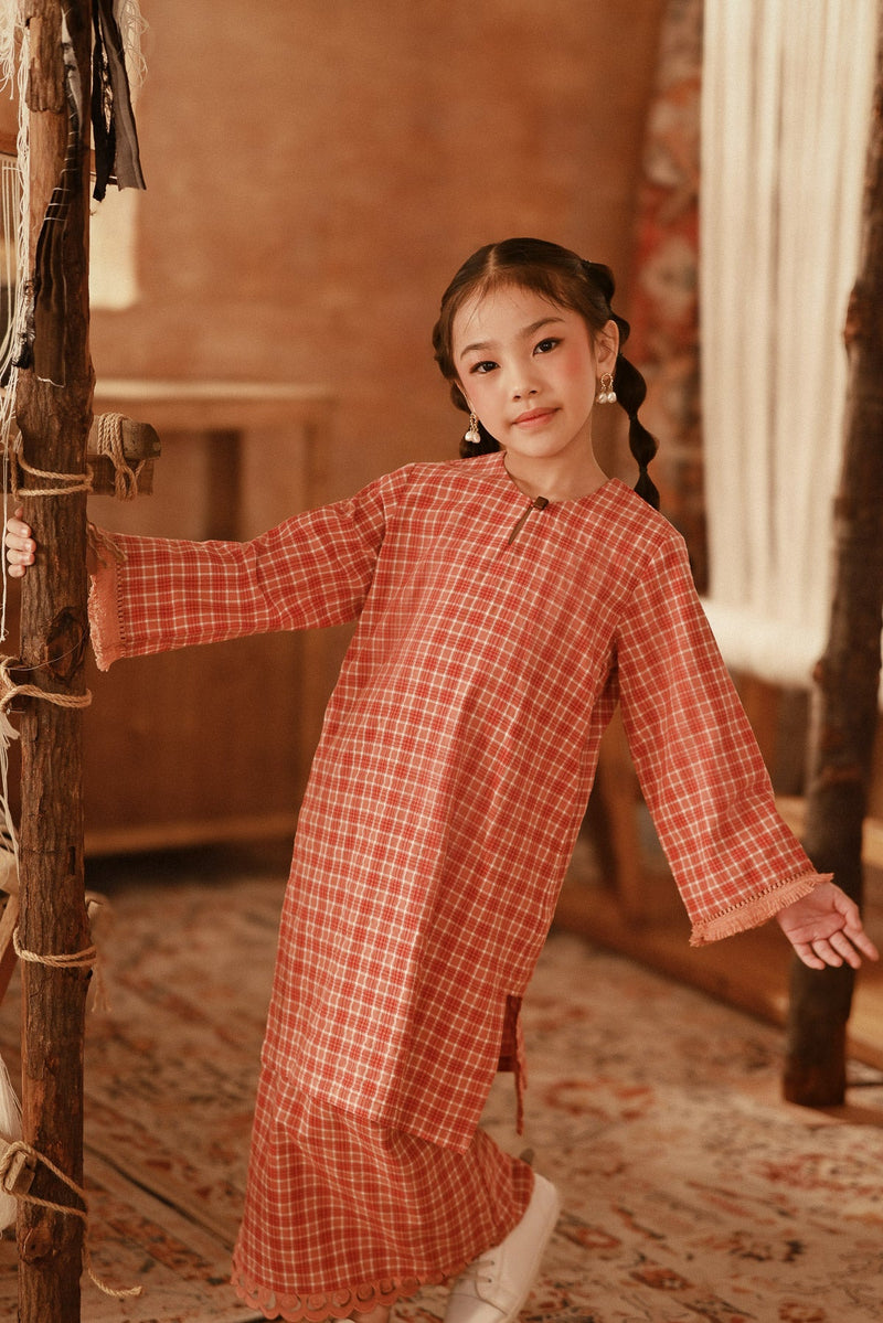 The Asal Kita Pesak Kurung Top - Blushgrid