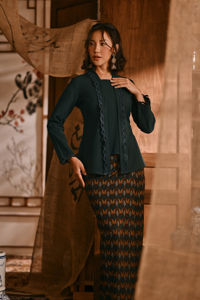 The Hariri Women Classic Kebaya Top - Emerald Green