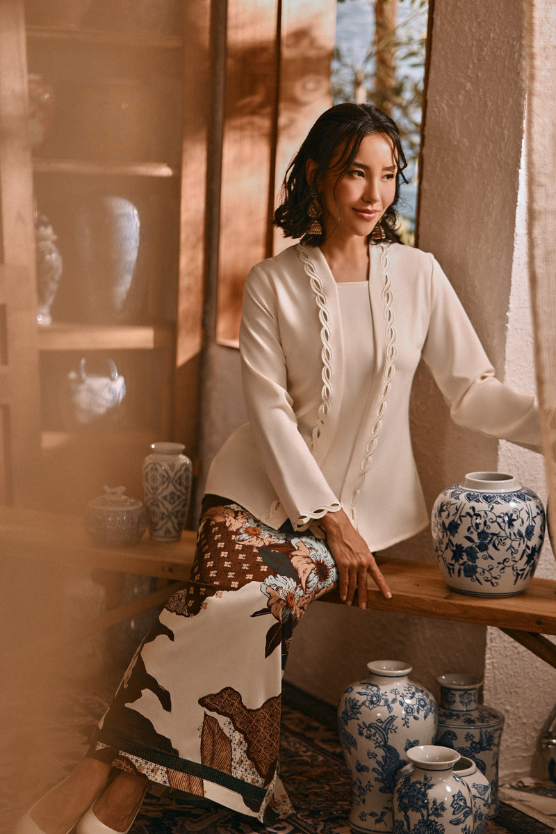 The Hariri Women Classic Kebaya Top - Whisper Cream