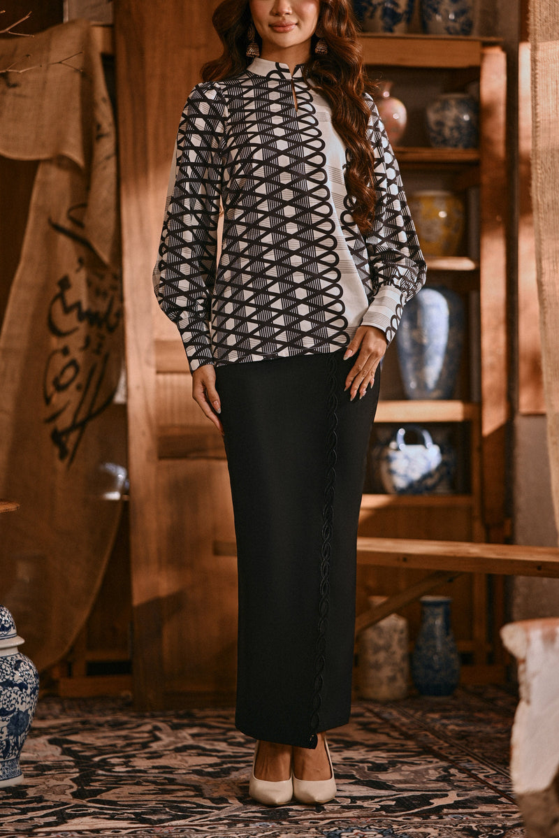 The Hariri Women Broderie Skirt - Black